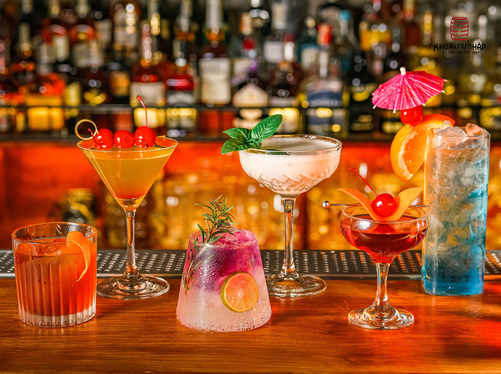 thưởng thức cocktail